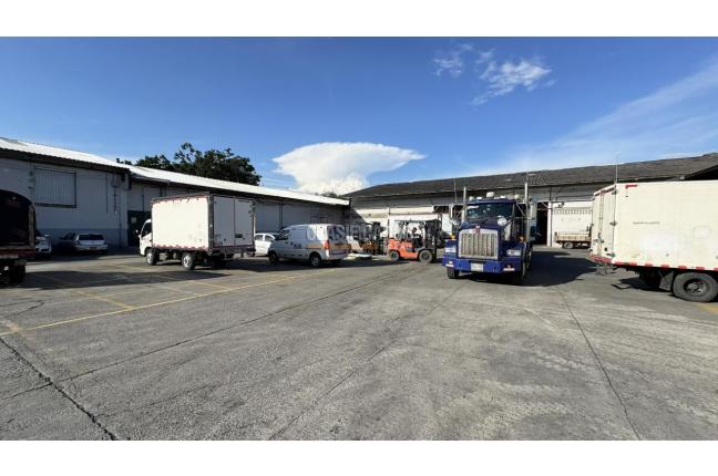 Locales y Bodegas, Alquiler, Industrial - $8.500.000