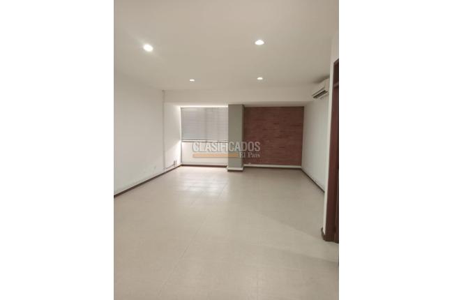 Oficinas y Consultorios, Alquiler en Centro Empresarial Chipichape