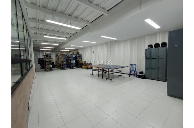 Locales y Bodegas, Venta, Bogotá - $2.400.000.000