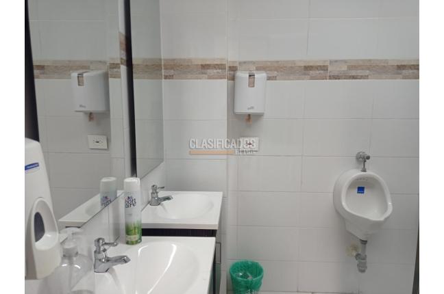 Locales y Bodegas, Venta, Bogotá - $2.400.000.000