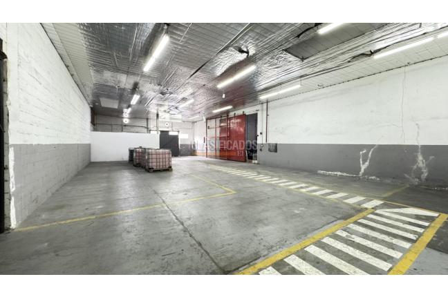Locales y Bodegas, Alquiler, Industrial - $6.000.000