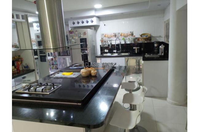 Edificios, Venta, Prados del Norte - $4.000.000.000