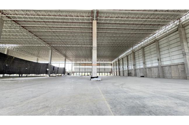 Locales y Bodegas, Alquiler, Buga - $195.500.000