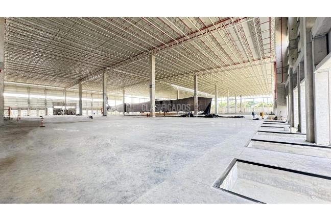 Locales y Bodegas, Alquiler, Buga - $195.500.000