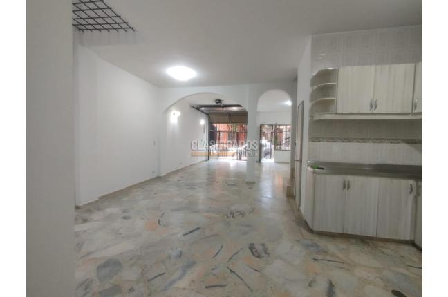 Casas, Venta en Ciudad 2.000