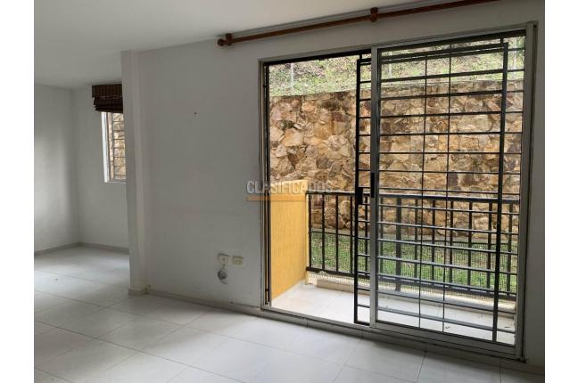 Apartamentos, Venta en Colinas del Aguacatal