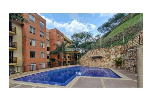Apartamentos, Venta en Colinas del Aguacatal