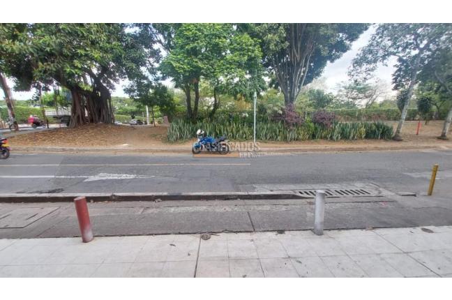 Locales y Bodegas, Alquiler en La Esmeralda