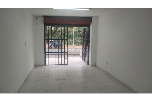 Locales y Bodegas, Alquiler, La Esmeralda - $750.000