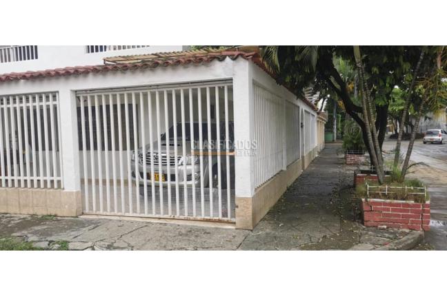 Casas, Venta, Primero de Mayo - $660.000.000
