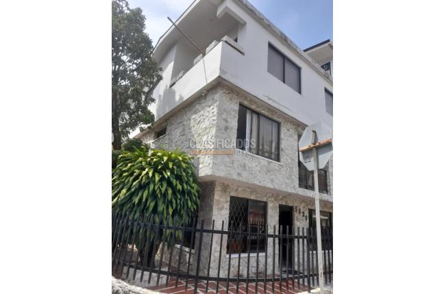 Casas, Venta, Primero de Mayo - $1.100.000.000