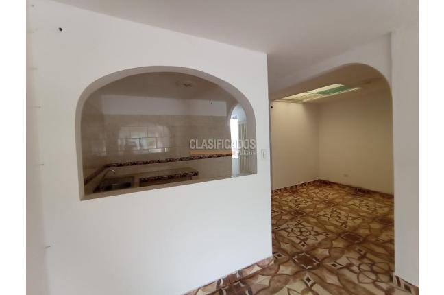 Casas, Alquiler, El Paraíso - $900.000