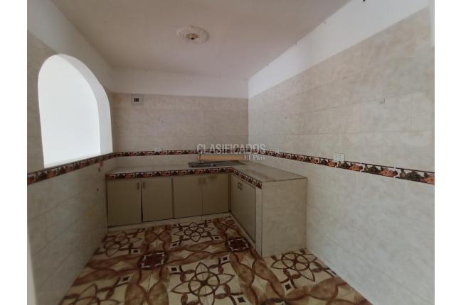 Casas, Alquiler, El Paraíso - $900.000