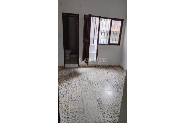 Casas, Alquiler, Floralia - $850.000