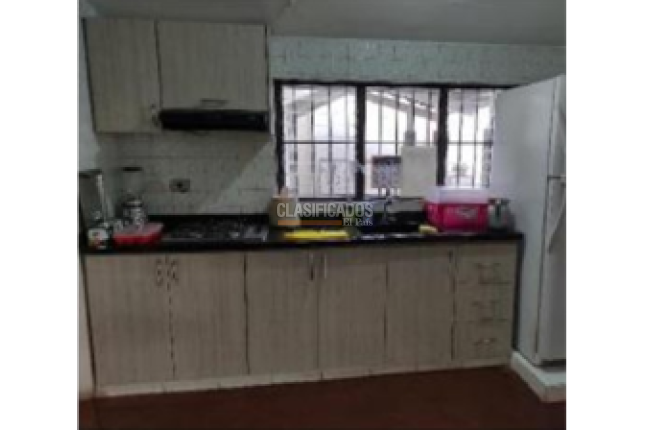 Casas, Alquiler, Versalles - $10.000.000