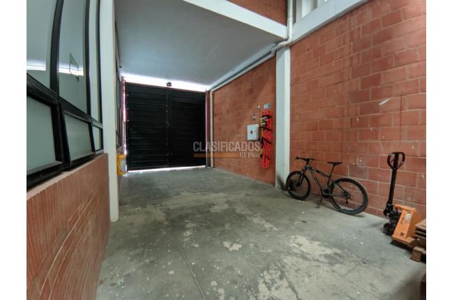 Locales y Bodegas, Venta, Bogotá - $2.400.000.000