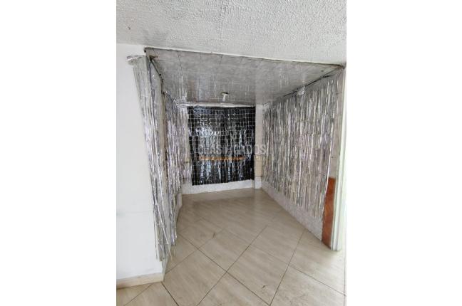 Locales y Bodegas, Alquiler, Mosquera - $2.200.000