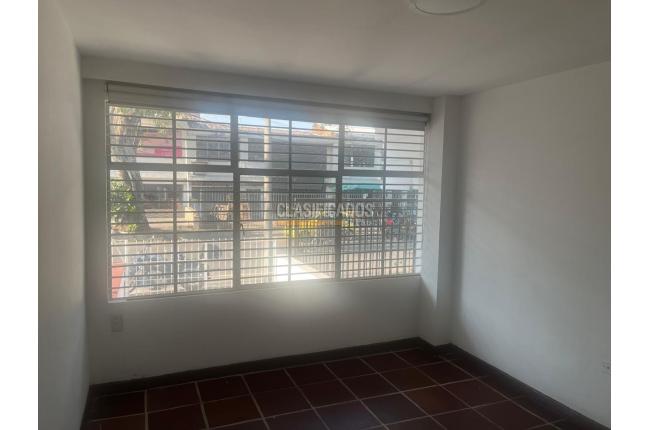 Oficinas y Consultorios, Alquiler, San Vicente - $4.500.000