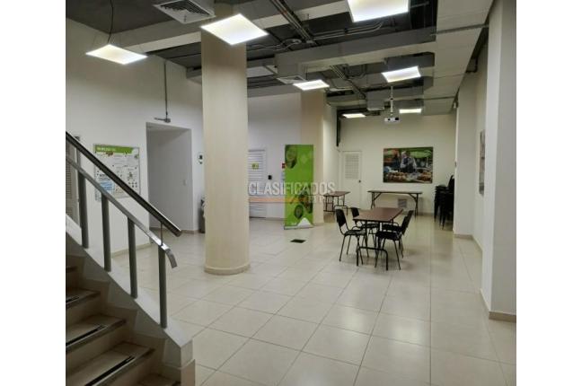 Locales y Bodegas, Venta, Centro Ccial Ciudad de Cali - $3.800.000.000