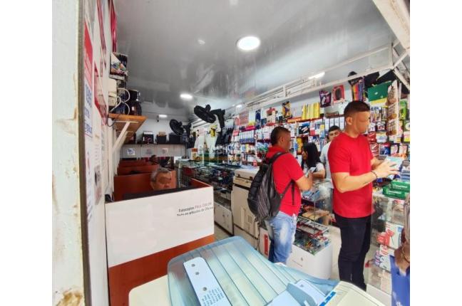 Locales y Bodegas, Venta, Centro Ccial Ciudad de Cali - $3.800.000.000