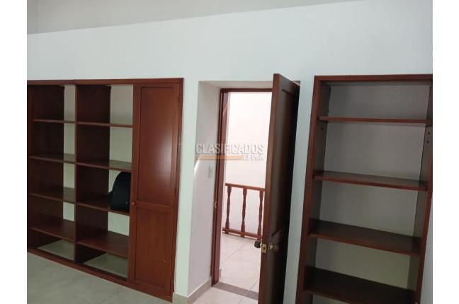 Oficinas y Consultorios, Alquiler, Versalles - $1.800.000