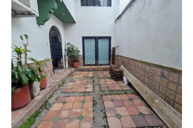 Oficinas y Consultorios, Alquiler, Versalles - $1.800.000