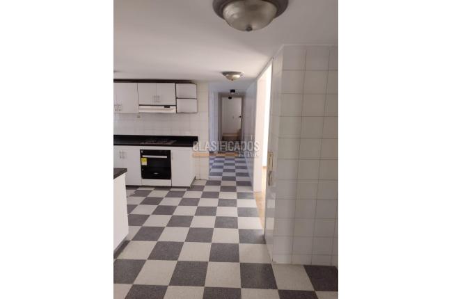 Casas, Alquiler, Miraflores - $8.000.000