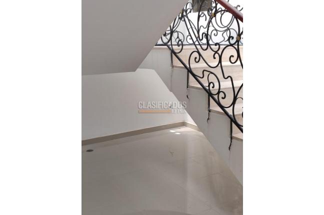 Casas, Alquiler, Miraflores - $8.000.000