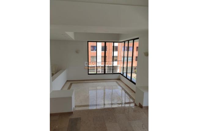 Casas, Alquiler, Miraflores - $8.000.000