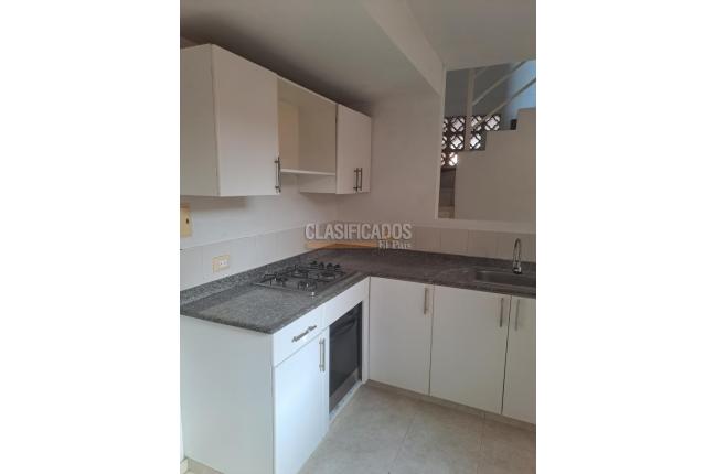 Casas, Alquiler, La Espadaña - $2.100.000