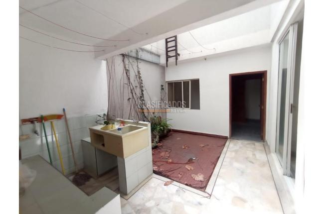 Casas, Alquiler, Miraflores - $5.500.000