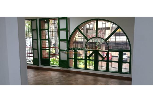 Oficinas y Consultorios, Alquiler, Versalles - $3.500.000