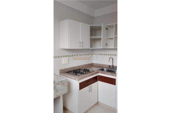 Apartaestudios, Alquiler, Champagñat - $690.000