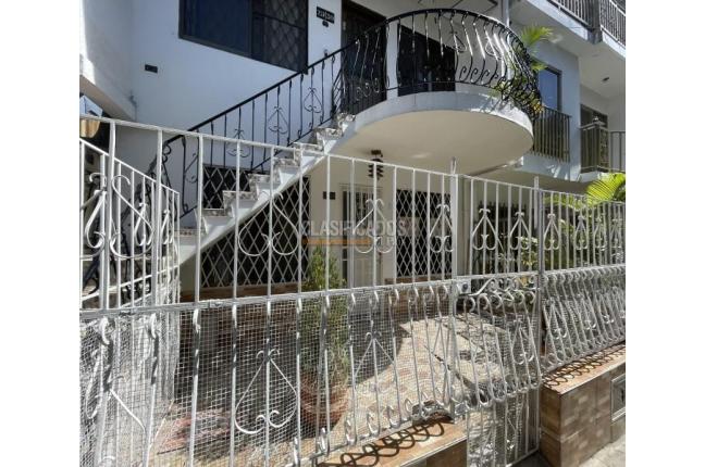 Casas, Venta, Nápoles - $240.000.000