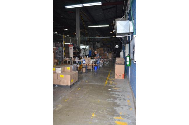 Locales y Bodegas, Alquiler en Flora Industrial