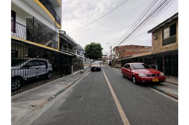 Apartamentos, Alquiler, La Esmeralda - $800.000