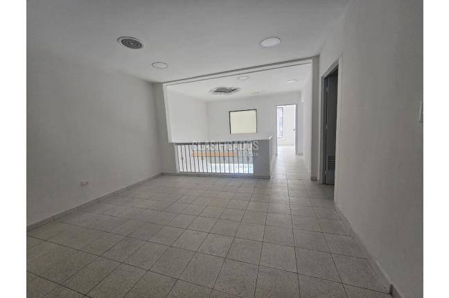 Locales y Bodegas, Alquiler, Versalles - $5.600.000