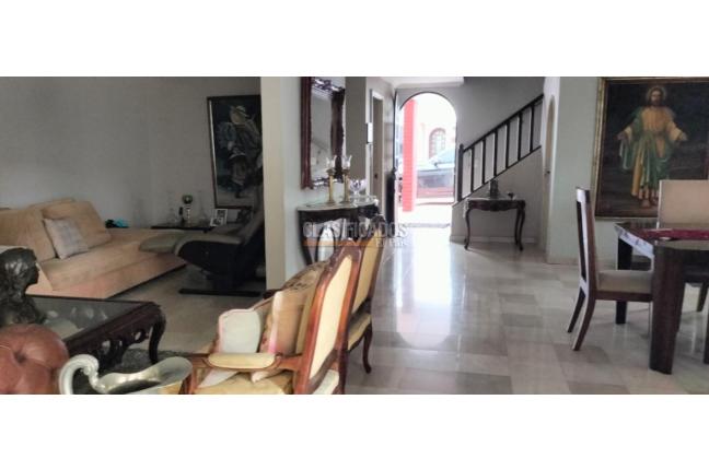 Casas, Venta en Ciudad Jardín