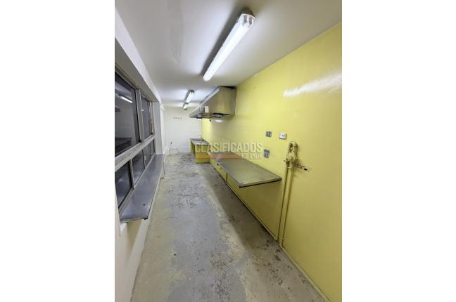 Locales y Bodegas, Alquiler, Granada - $10.000.000