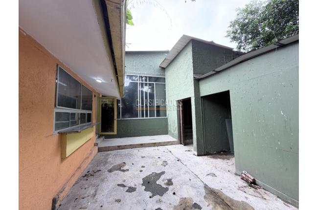 Locales y Bodegas, Alquiler, Granada - $10.000.000