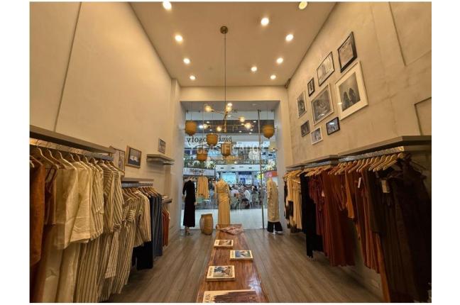 Locales y Bodegas, Alquiler, Centro Ccial Centenario - $7.500.000