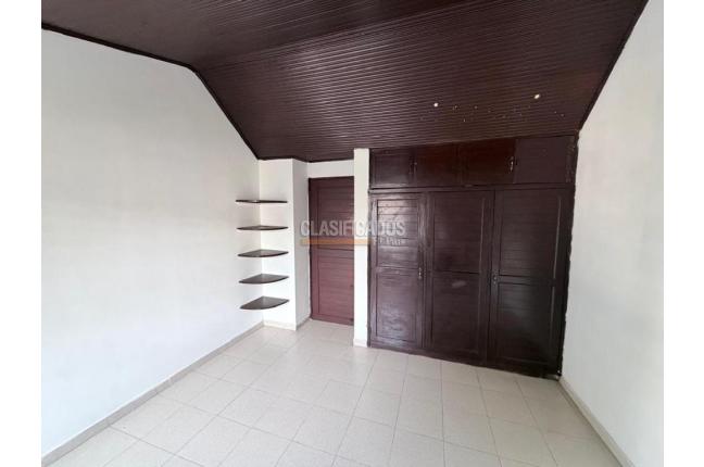 Casas, Alquiler, Prados del Norte - $2.400.000
