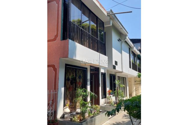 Casas, Venta en Santa Mónica Popular