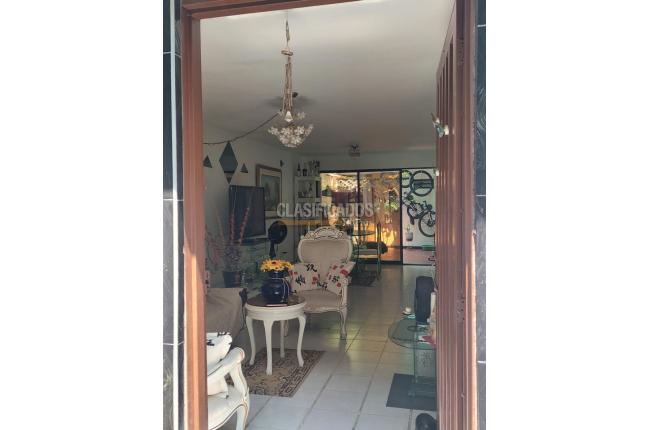 Casas, Venta, Santa Mónica Popular - $420.000.000