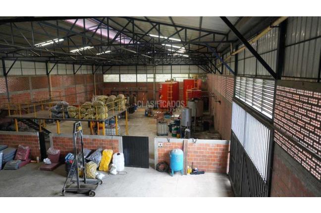 Locales y Bodegas, Venta, Candelaria - $1.600.000.000