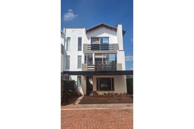 Casas, Alquiler en Chía