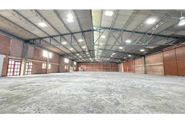 Locales y Bodegas, Alquiler en La Nubia