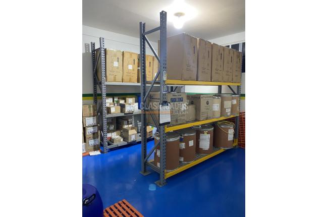 Locales y Bodegas, Venta, Colseguros - $1.500.000.000