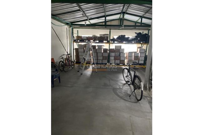 Locales y Bodegas, Venta, Colseguros - $1.500.000.000