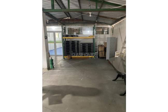 Locales y Bodegas, Venta, Colseguros - $1.500.000.000